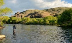 Río Malleo con caña de Spey, Junin de los Andes, Neuquen , Argentina