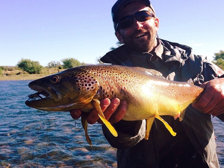 Friend and fisherman Lauren Le Flanchec left Limay River Lodge today. During 6 straight days he averaged 50 fish a day, both rainbows and browns between 20 and 26 inches. All fishing was done with floating lines, mainly dry flies (attractors, parachute pa