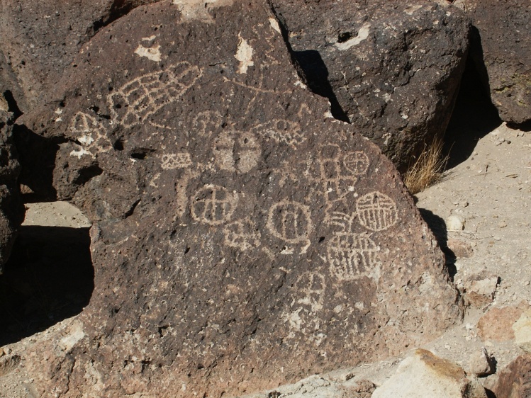 Petroglyphs near Bishop California | Fly dreamers