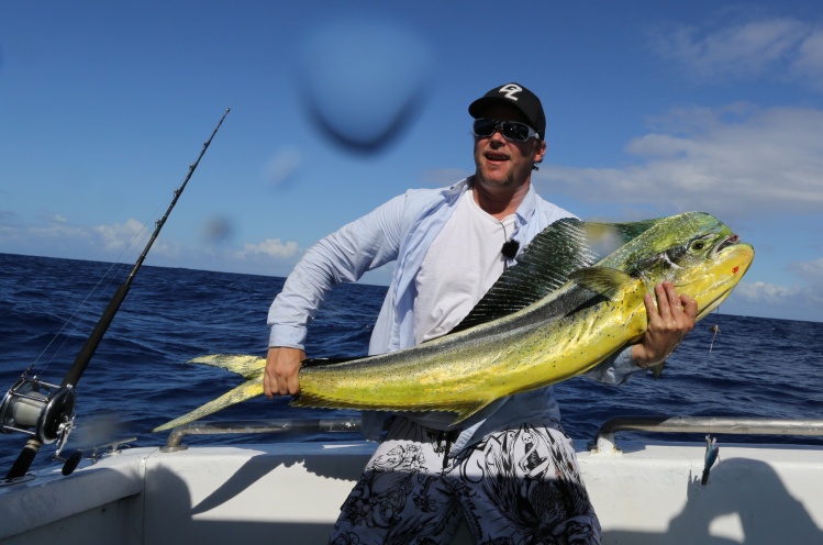 No he didn't catch it on a fly, but we had fly rods with us. "The rod broke when i was trying to cast, as the boat crew on this dominican wessel gave the word chaos a new meaning. Anyway my first bull mahi-mahi." Anders Dahl Eriksen