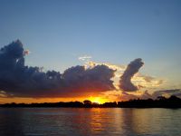 Atardecer en el río Paraná