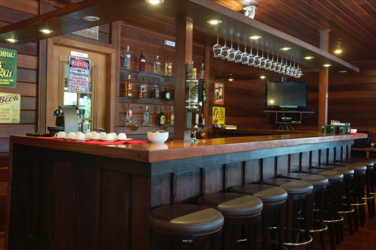 American bar with juices, soft drinks, beer, wines and spirits