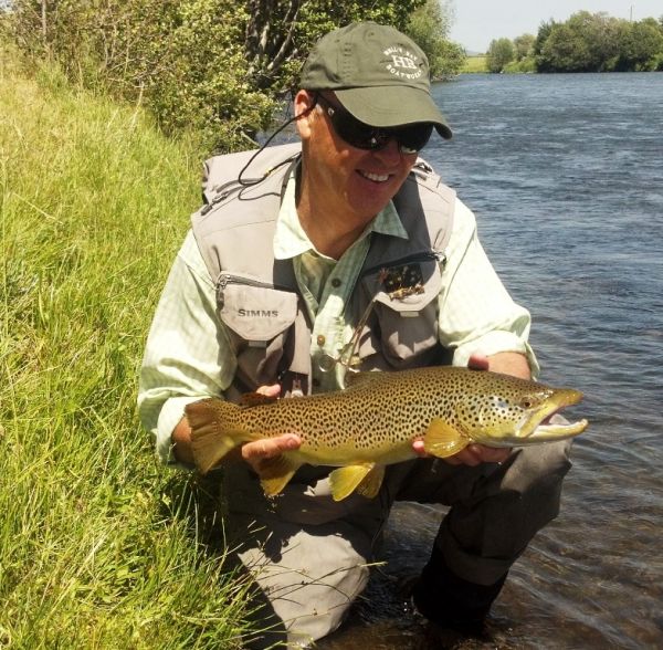 Fergus Kelley 's Fly-fishing Catch of a Browns – Fly dreamers 