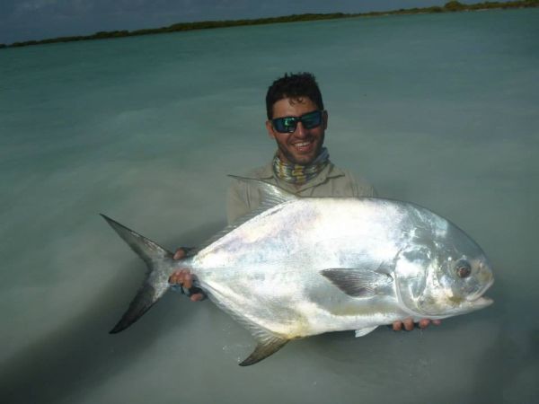 Gilberto Almeida 's Fly-fishing Picture of a Permit – Fly dreamers 