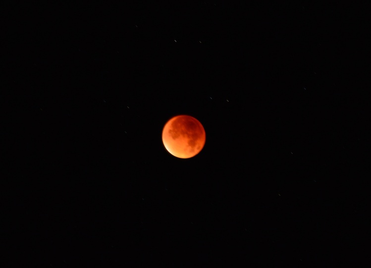 Red moon 4h30 of the morning 