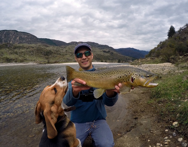 Una gran captura en el río Mañihuales Patagonia