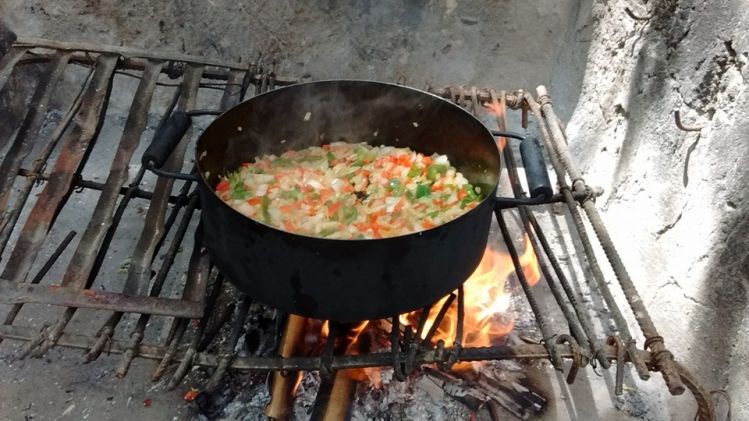 Salteado de vegetales para el arroz con pollo en el Malleo