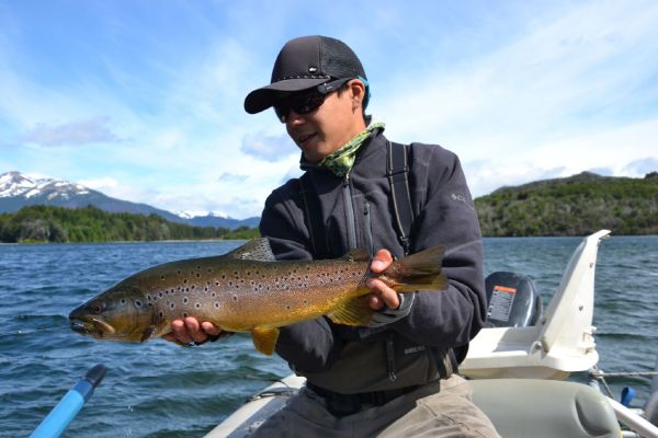 Karim Jodor landed this Loch Leven trout German in Laguna Larga - Fly Fishing - Fly dreamers 